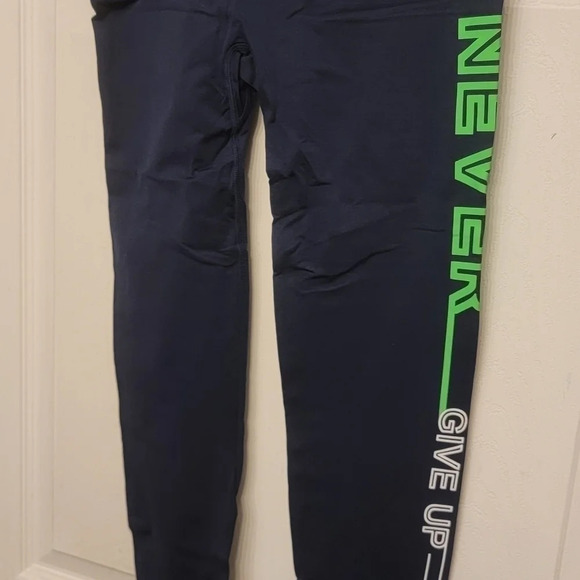 It's On LEGGINGS - Picture 2 of 3